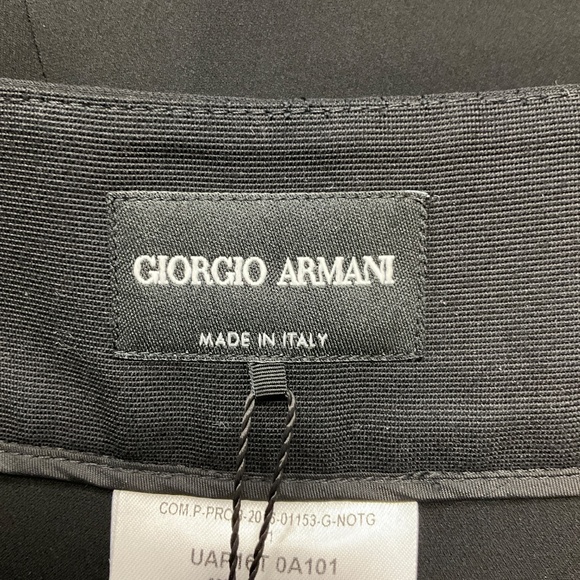 GIORGIO ARMANI BLACK SILK CREPE SHORTS - Picture 4 of 6